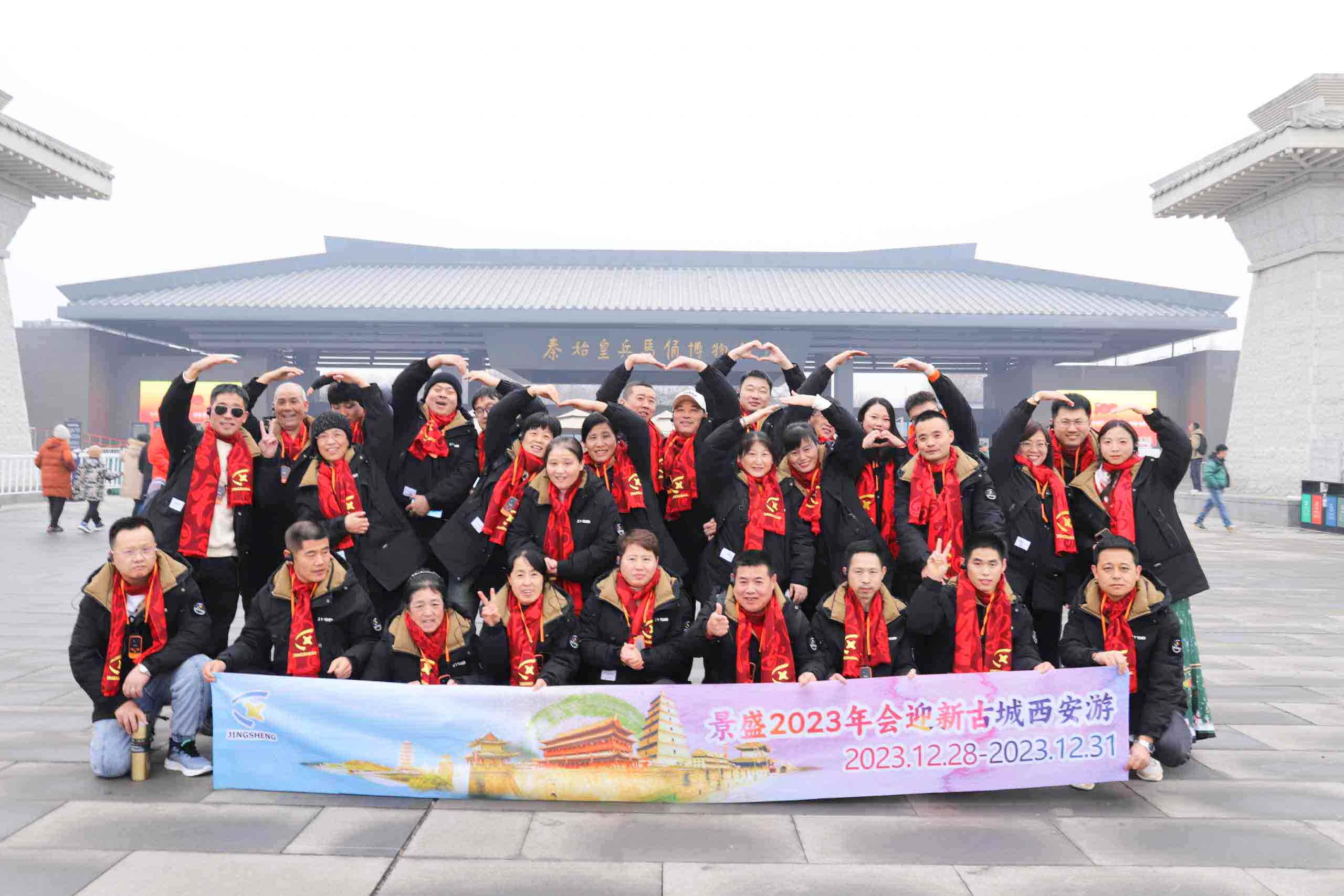 Şirket Çalışanları Xi'an Şehri Gezisinin Keyfini Çıkarıyor